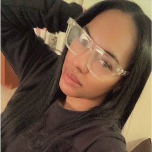 Meet your Posher, Sanitria